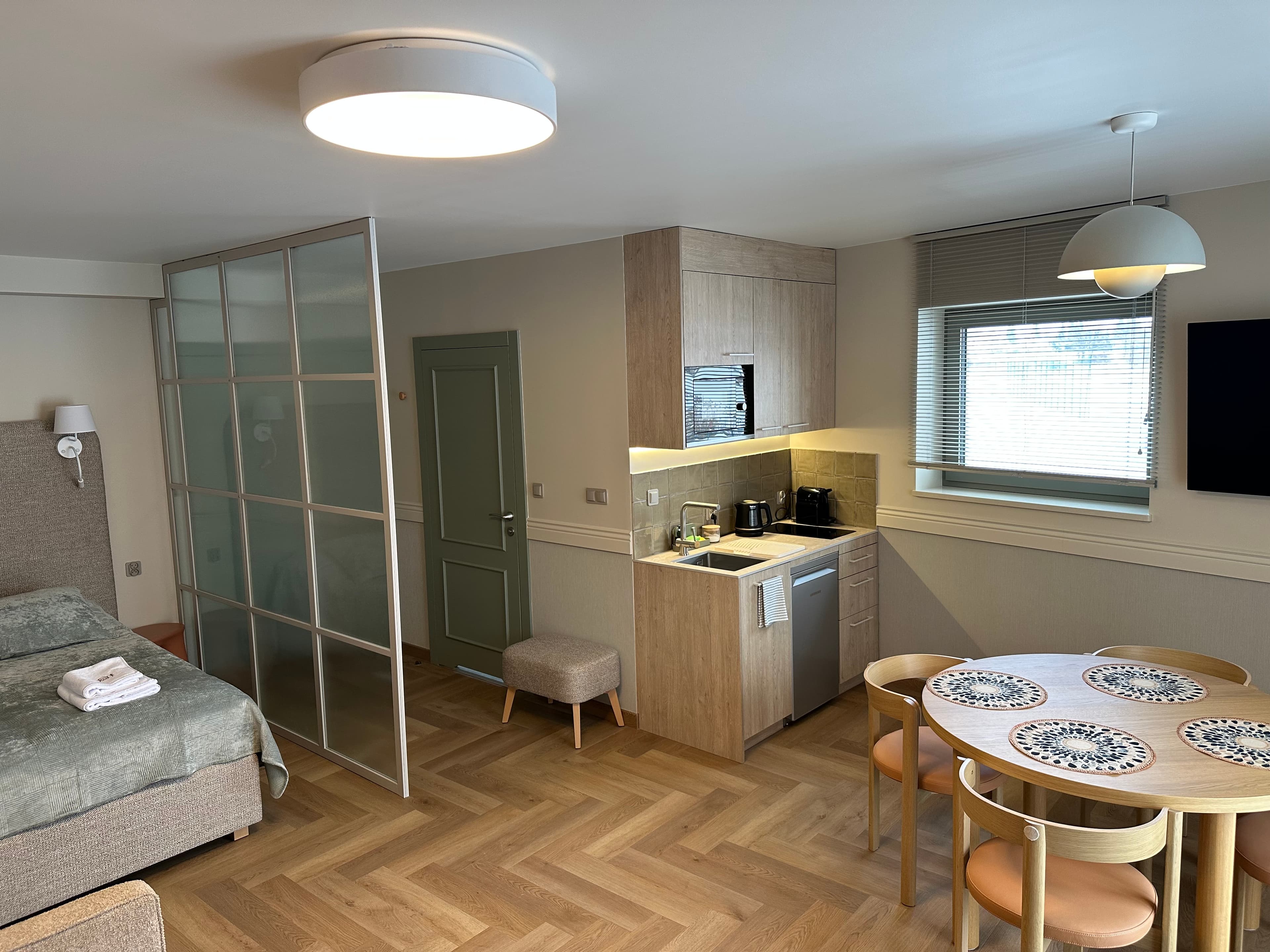 Pokój 4-osobowy z balkonem z widokiem na zamek