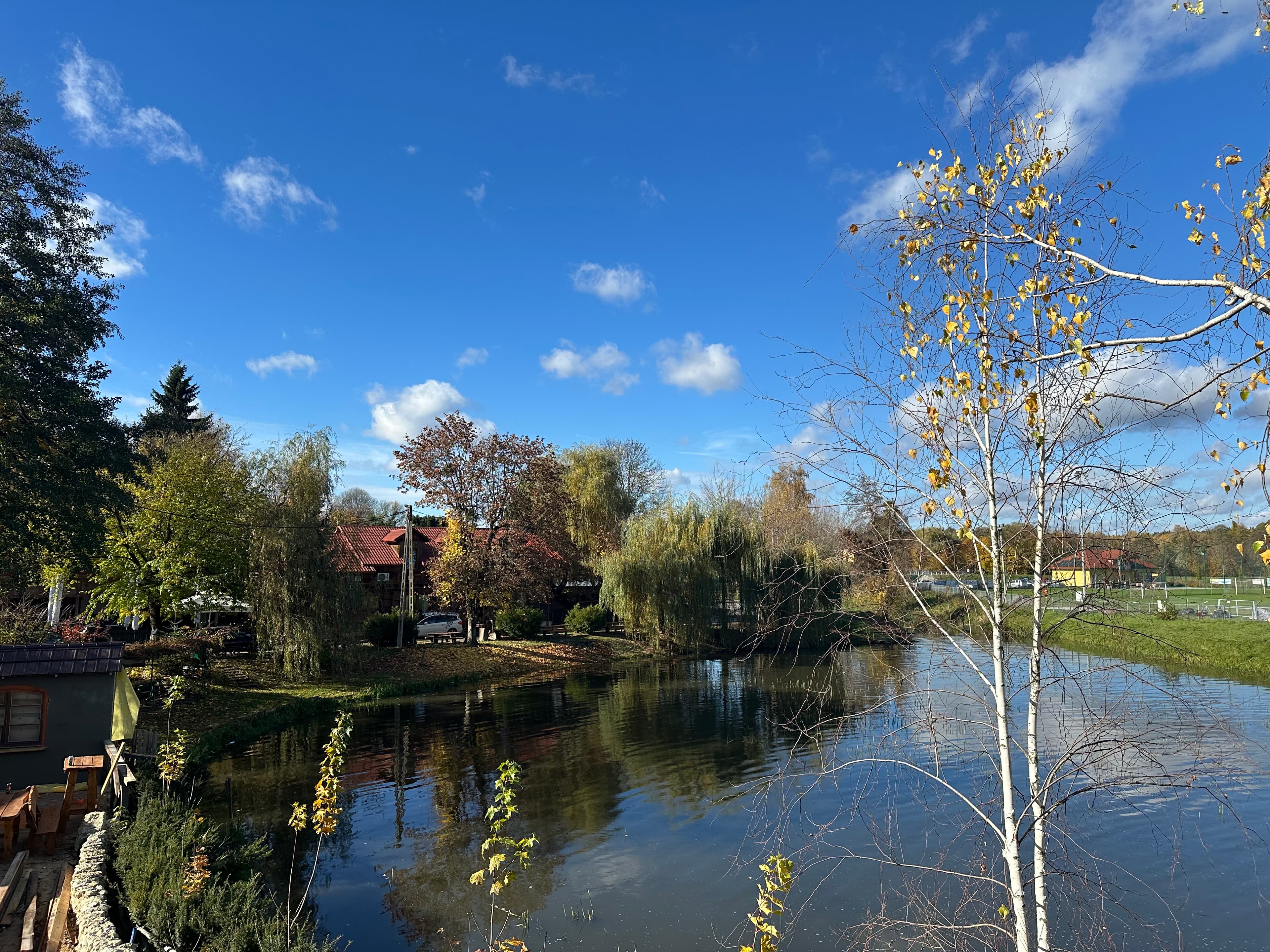 Rzeka Sanna i otaczająca ją przyroda w sąsiedztwie pensjonatu